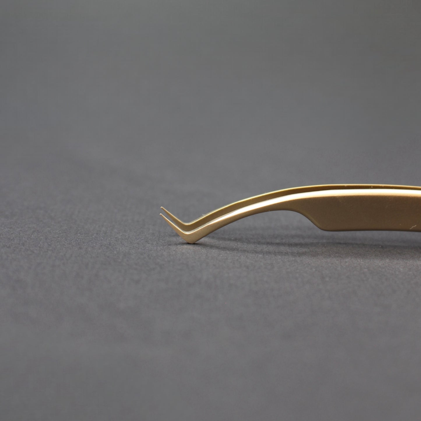 Elite 45 Volume Lash Tweezer